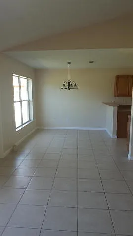529 SW Baoy Ave — Photo 4