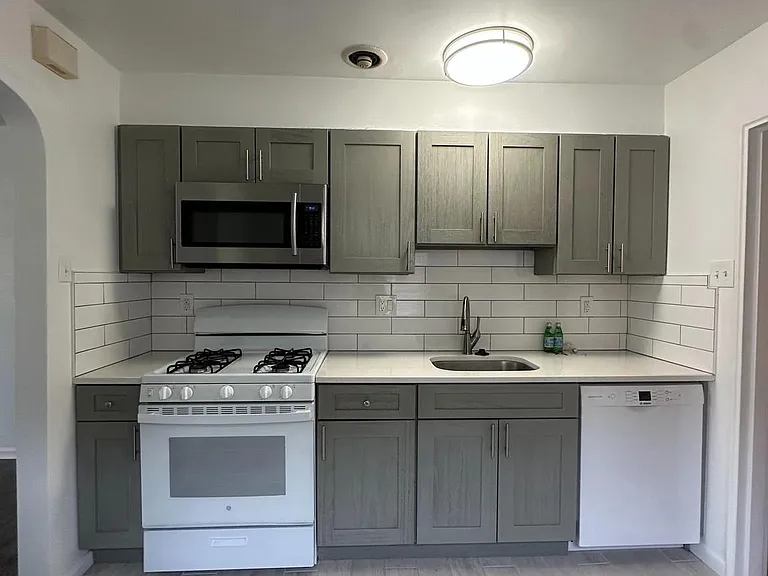 832 Fuller St — Photo 3