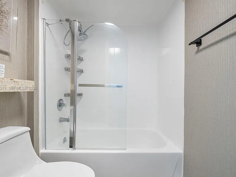 2301 Collins Ave #421 — Photo 18