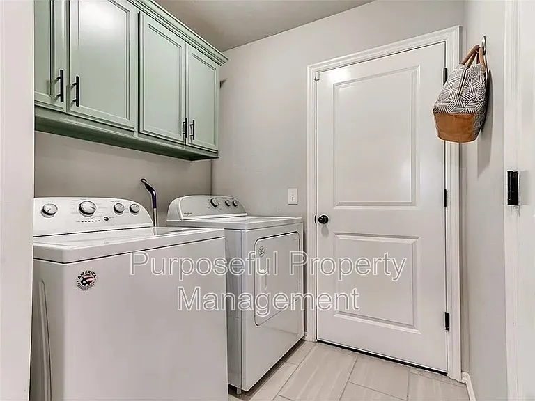 8701 Ricard Dr — Photo 25