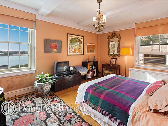 4th image of 677 W End Ave APT 15C