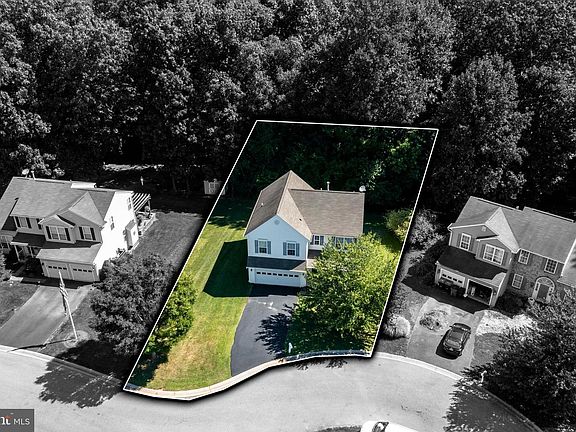 5th image of 215 Roberts Ln