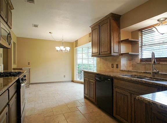 5th image of 2709 Plover Ln