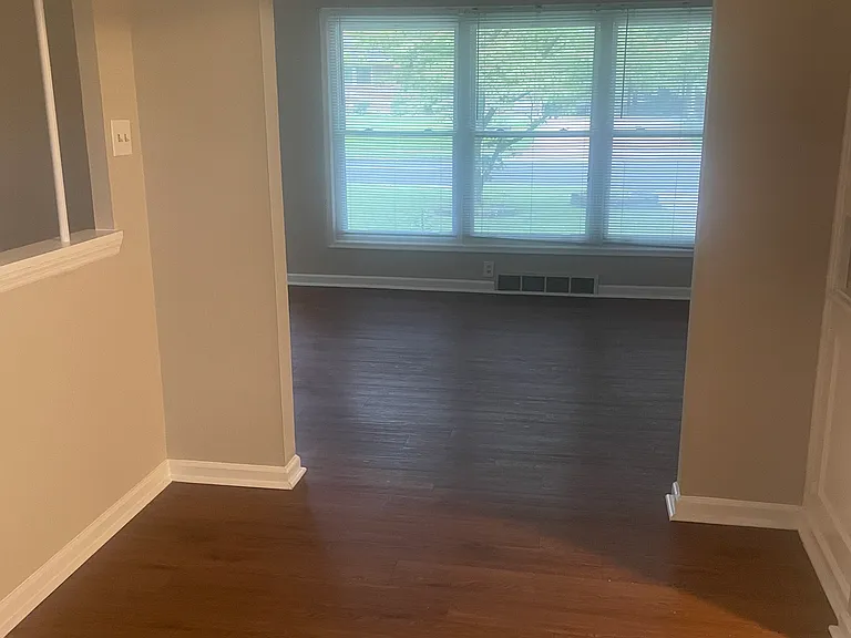 275 W Saint Anthony Ln — Photo 6