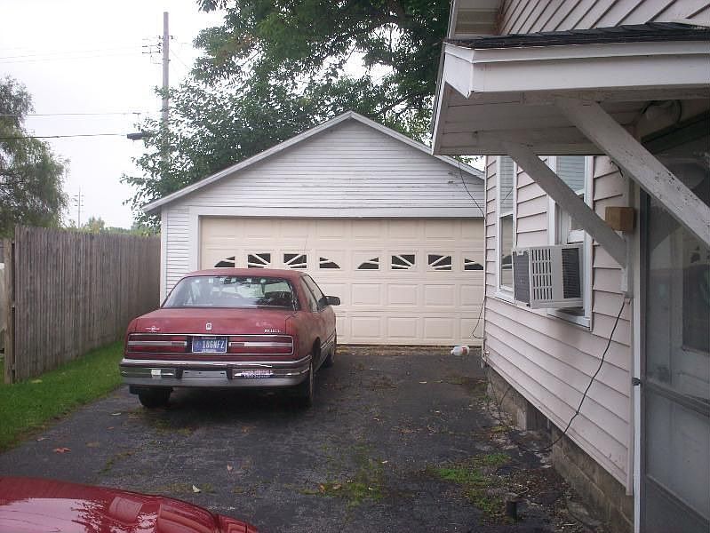 2nd image of 215 Rockwood St