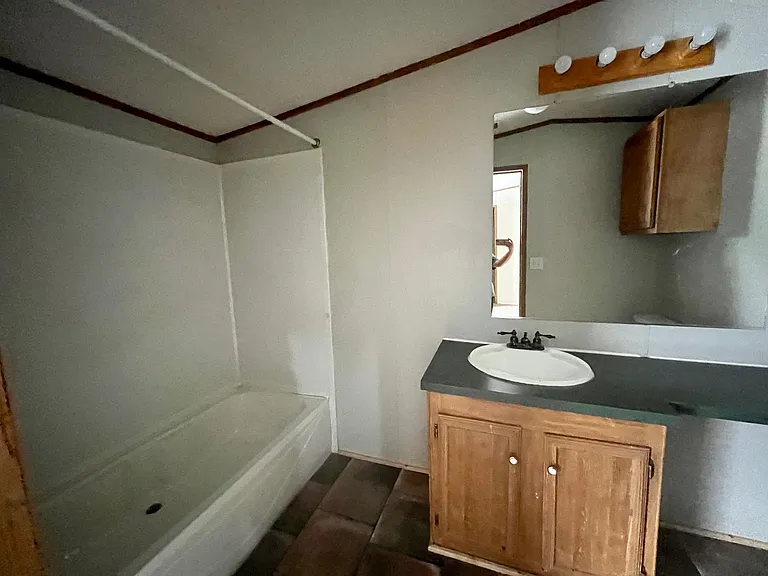 540 Guillot Rd #E — Photo 7