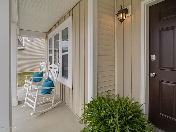 2nd image of 5917 Hemlock Dr