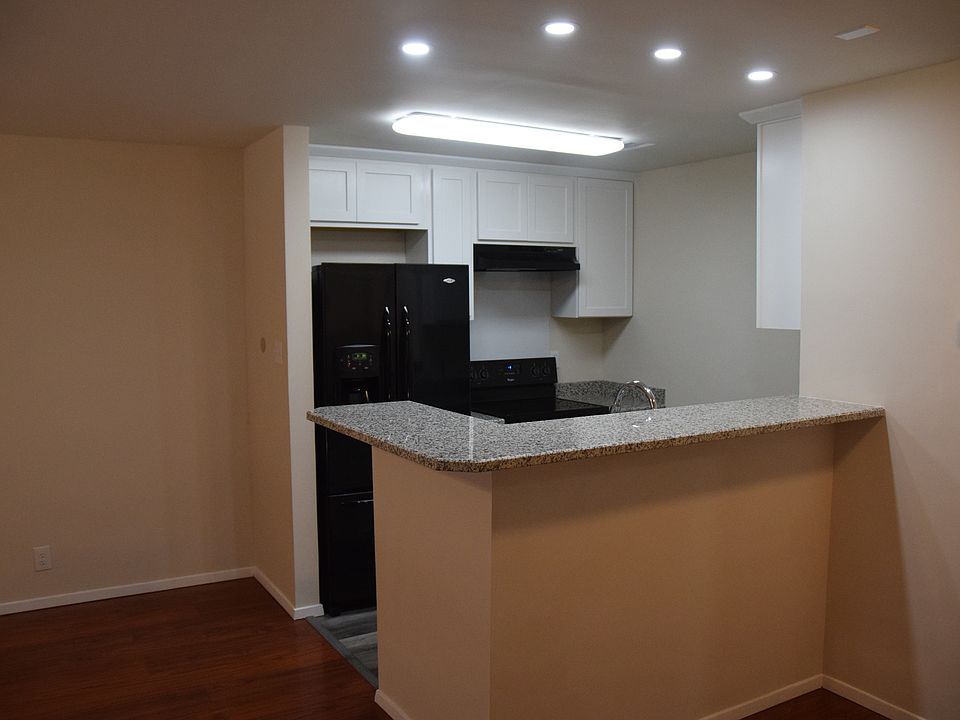 Kitchen to Livingroom