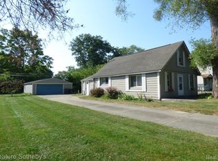 3010 Hessel Ave, Rochester Hills, MI 48307