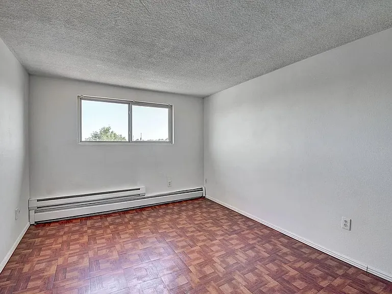 10444 E 14th Ave — Photo 3