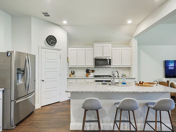 4th image of 3737 Trillium Dr