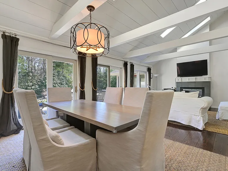 25 Rolling Woods Ct — Photo 5