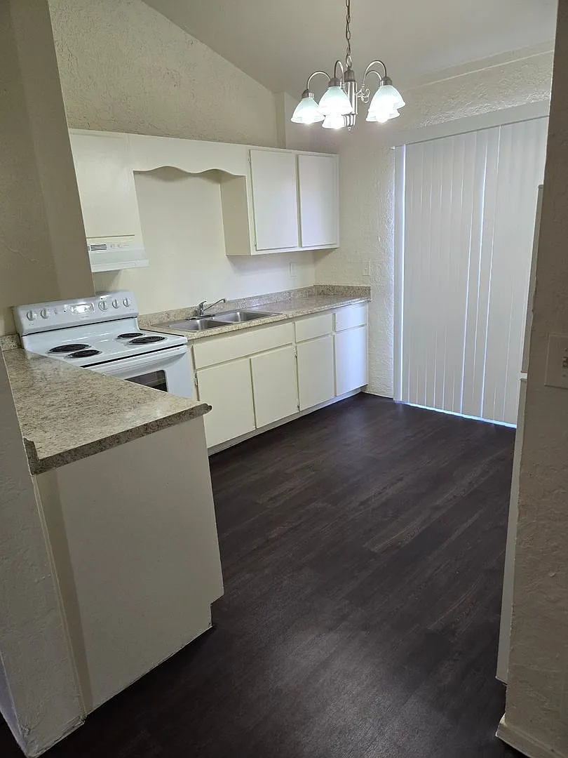 Villa Danbury | Cate Estates. LLC. — Photo 4
