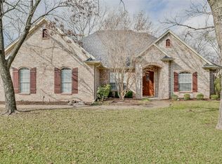 8922 Green Leaves Dr, Granbury, TX 76049