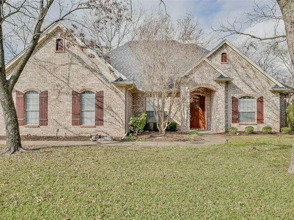 8922 Green Leaves Dr, Granbury, TX 76049