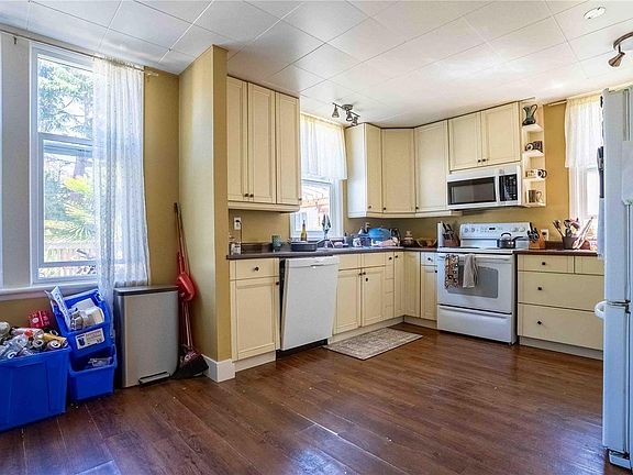 5th image of 2329 Dowler Pl