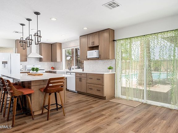 4th image of 2426 E SAHUARO Drive