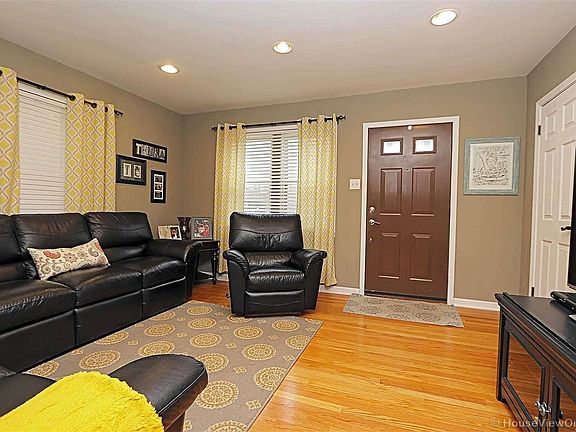 3rd image of 8519 Rosemary Ave