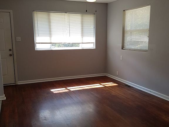 3rd image of 2419 Truman Ave