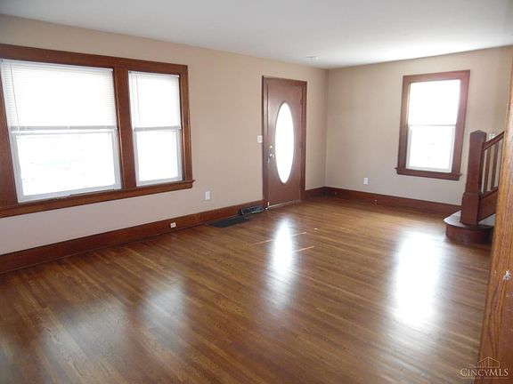 3rd image of 725 Ridgelawn Ave