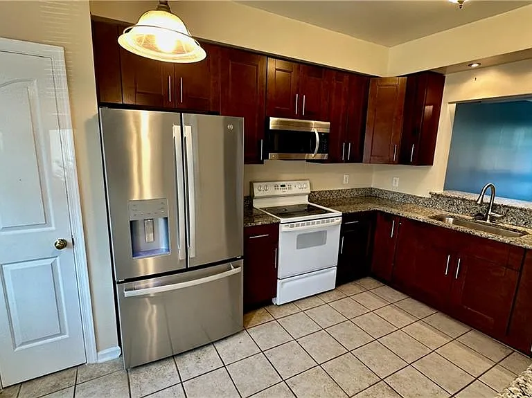 1505 Heritage Ave — Photo 16