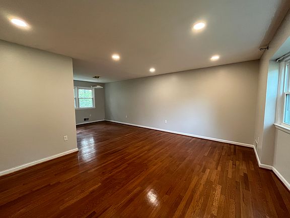 3rd image of 11801 Milbern Dr