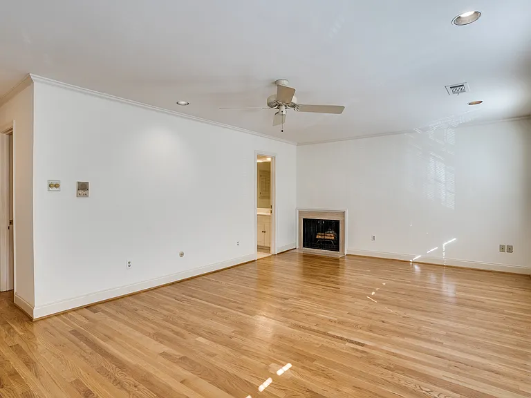 4100 Lovers Ln — Photo 25