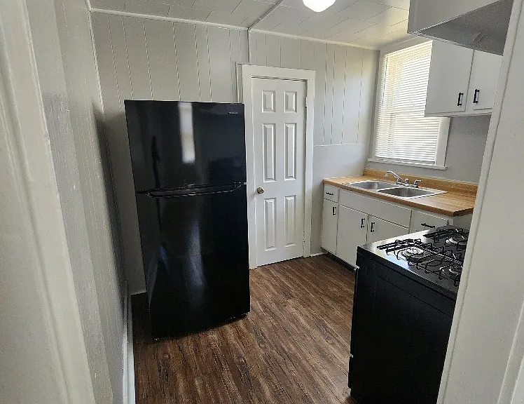 3020 Searsdale Ave — Photo 7