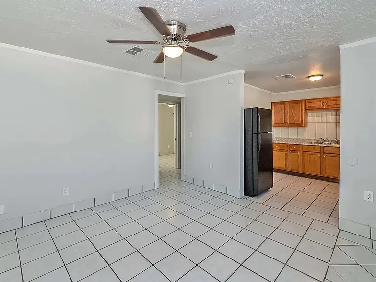 732 W Southgate Ave #2 — Photo 6