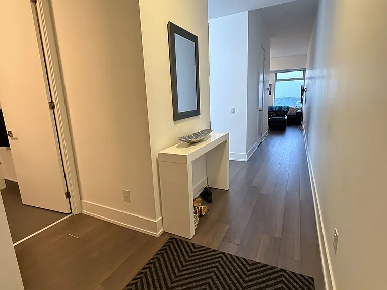 111 Saint Clair Ave W #1527 — Photo 3
