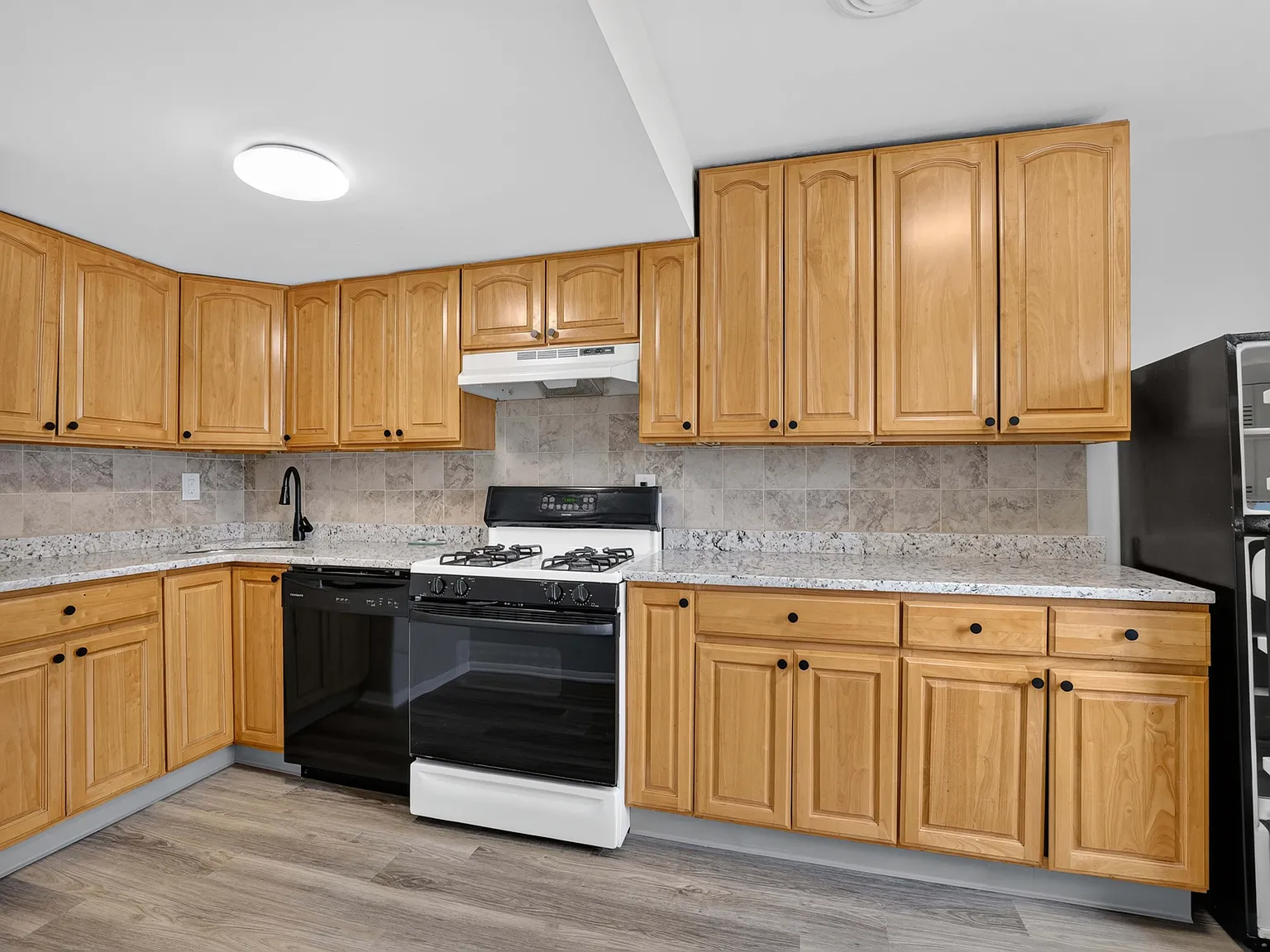 2 bed, 1.5 bath, 1100 sqft, $2,400 — Photo 1