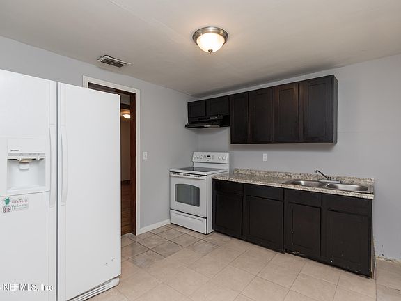 2nd image of 1598 W 33RD Street