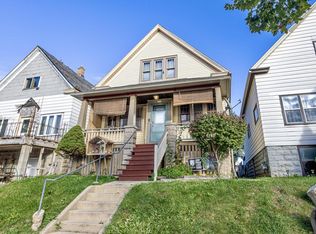 2932 S 10th St, Milwaukee, WI 53215