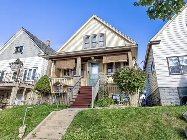 2932 South 10th STREET, Milwaukee, WI 53215