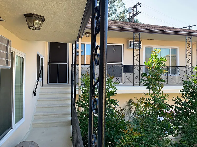 1130 N Verdugo Rd #11 — Photo 10