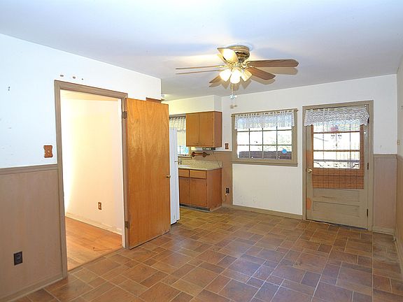 5th image of 1590 Willey St
