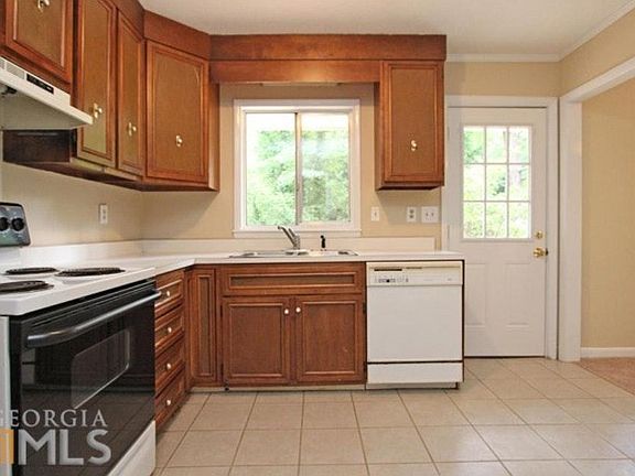3rd image of 113 Scatterfoot Dr
