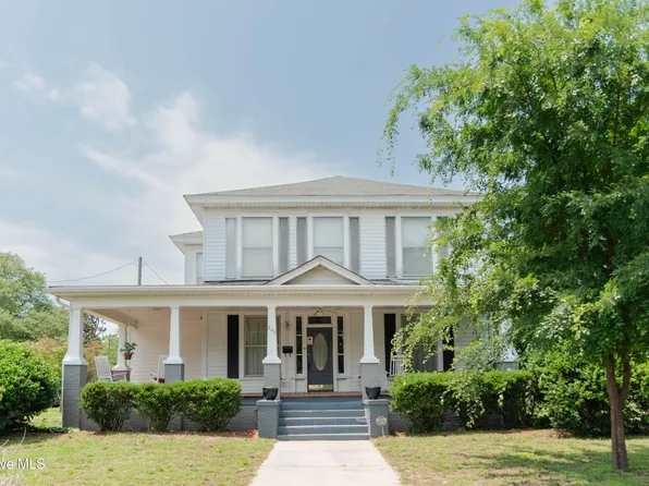 203 Minturn Avenue, Hamlet, NC 28345