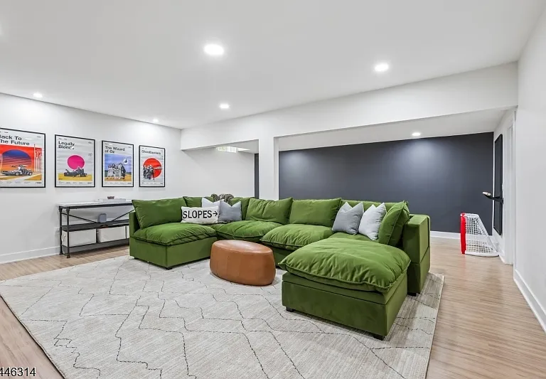 22 Flower Horn Blvd — Photo 38