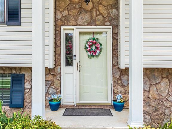 4th image of 8125 Blue Spruce Dr