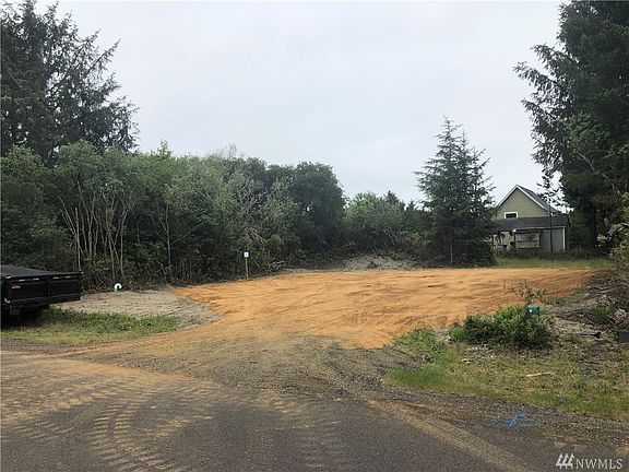 5th image of 775 Island Cir SE