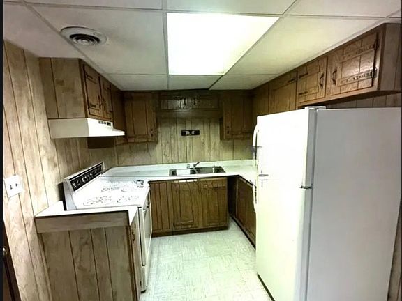3rd image of 825 W Arapahoe Ave