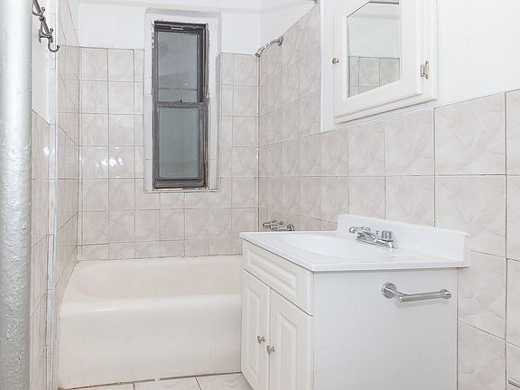 5th image of 377 Montgomery St APT E5