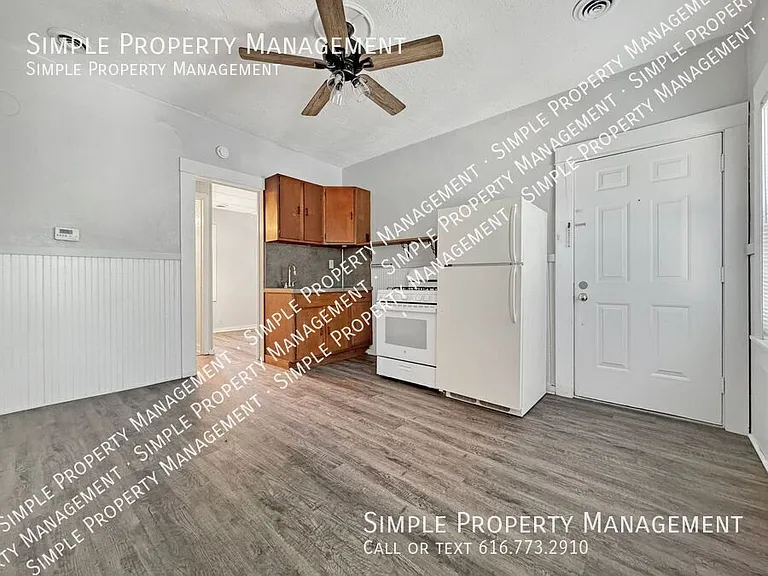 242 Page St NE #2 — Photo 2