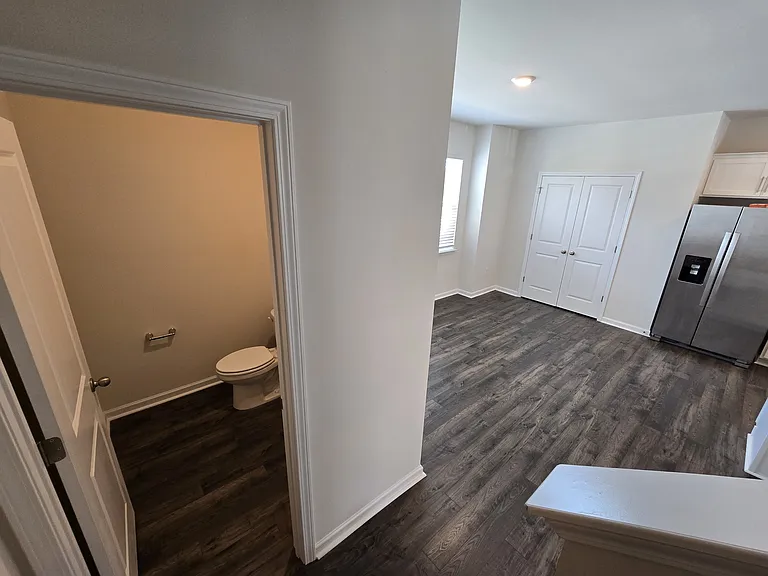 803 Washington St — Photo 9