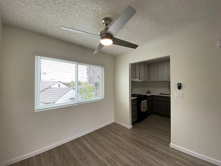 Cabana Apartments — Photo 4