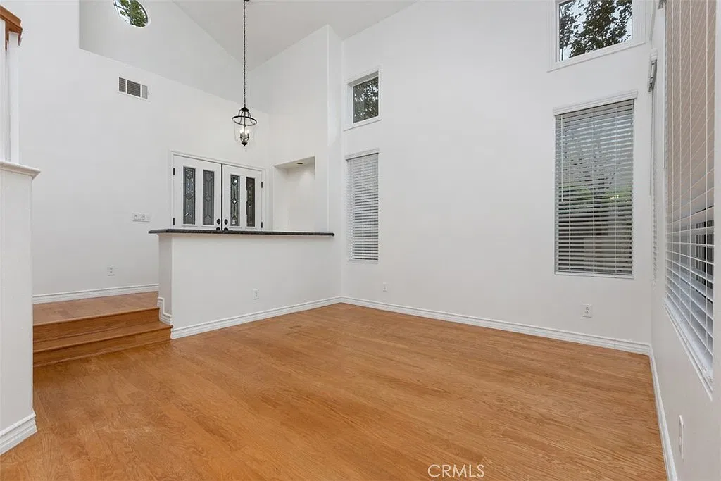 4 bed, 2.5 bath, 1977 sqft, $5,000 — Photo 4