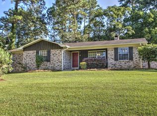 4 Sharmont Dr, Hattiesburg, MS 39402
