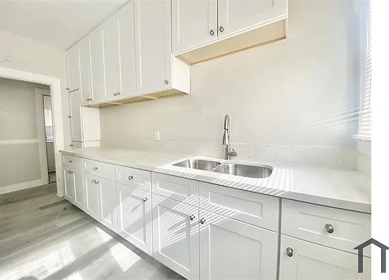 240 S New Hampshire Ave — Photo 4
