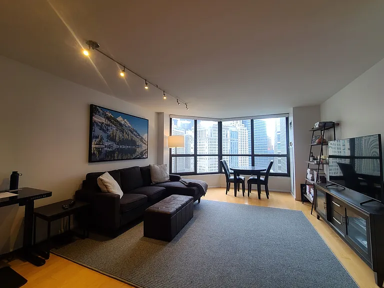 405 N Wabash Ave #1307 — Photo 2